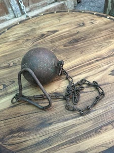 “Antique Iron Ball and Chain Shackle Prisoner Restraint - Vintage Collectible - Picture 1 of 11