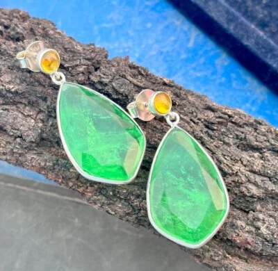 Pendiente de plata de ley 925 hecho a mano de peridoto natural y zafiro amarillo Foto 1 de 4