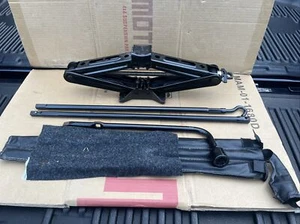 2018-2023 Jeep Wrangler JL OEM Emergency Jack & Tools Set Kit 68237104AA OIIIIIO - Picture 1 of 13