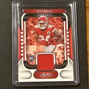 Skyy Moore 2022 Panini Absolute Rookie Materials (NiGa) #ARM-24 Kansas City - Picture 1 of 2