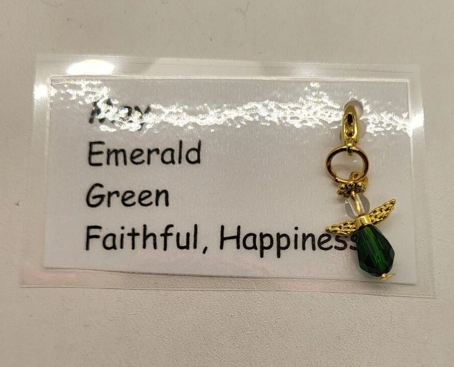 Berloque/puxador com zíper de pedra do nascimento Anjo da Guarda May; Esmeralda; Feito à mão; GP; SP - Imagem 1 de 1