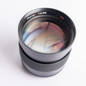 Carl Zeiss Planar T* 85mm f/1.4 Lens C/Y Mount - Picture 1 of 13