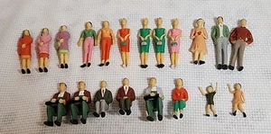 20 statuine persone dipinte sedute in piedi scala 1:87 diorami dipinti torte - Foto 1 di 24
