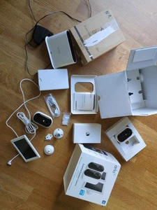 2x Arlo Essential Outdoor Camera 2. Gen. VMB4500 WLAN Solarpanel Hub Kamera - Bild 1 von 6