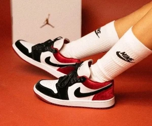 Größe 7 - Air Jordan 1 SE Low Velvet Black Toe W - Bild 1 von 17