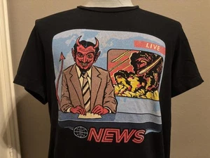 Camiseta Divertida XL The Devil’s News Report Años 2000 De Colección - Imagen 1 de 2