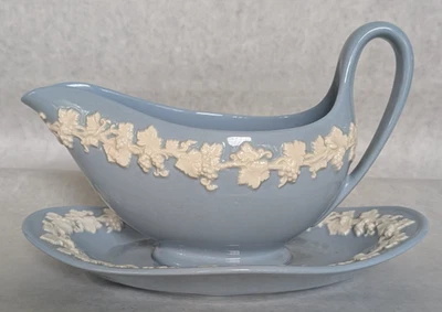 Wedgwood Queensware Etruria & Barlaston Cream on Lavender Gravy Boat Sauce Dish - Image 1 of 4