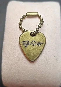 Llavero estilo púa de guitarra Taylor Swift vintage  - Imagen 1 de 3