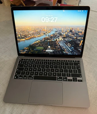 Apple MacBook Air 13" M1, 512GB SSD 8GB RAM 8-Core 8-GPU 23 cycles, Immaculate - Image 1 of 4