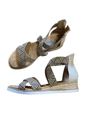 Sandalias BOBS de Skechers de espuma viscoelástica con cremallera trasera para mujer talla 9,5 Foto 1 de 4