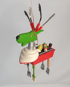 Hallmark Keepsake Ornament 2010 "¡Buena parrilla para todos!" Kebab de maíz para cocinar renos - Imagen 1 de 8