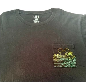 Camiseta Uniqlo Disney Collab Para Hombres Negra Bolsillo Mickey Ears Playa XXL - Imagen 1 de 5