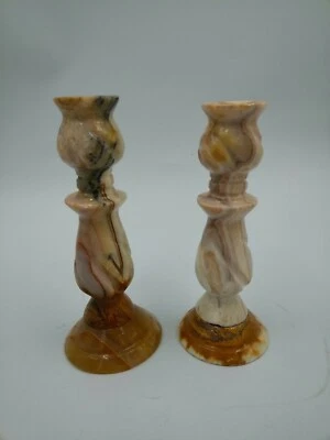 Candelabros de mármol - Par de 2 - 8 pulgadas de alto tallado pequeño chip en la base Foto 1 de 4