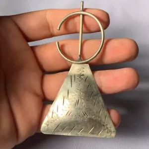 VINTAGE AFRICAN TUAREG PENDANT AMAZING NECKLACE TRIBAL SILVER COLOR BERBER - Picture 1 of 4