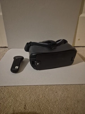 Samsung Oculus Gear VR Smartphone Headset with Controller - Image 1 of 4