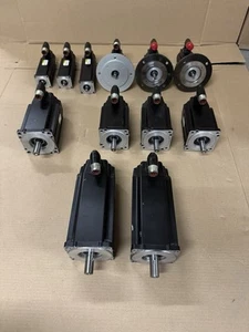 ALLEN BRADLEY VPL-B1153F-CJ14AA + VPL-B1153F-PJ12AA + LOT OF 12 PIECES SERVO MOT - Afbeelding 1 van 10