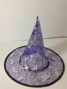HALLOWEEN CAPPELLO VIOLA STREGA CON STAMPE ARGENTO HORROR PARTY DJ CARNEVALE - Foto 1 di 1