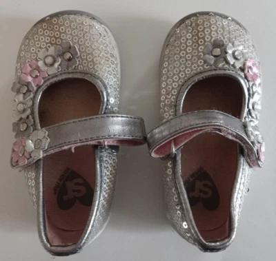 EUC Baby/Toddler Girl Size 4M Stride Rite Silver Sequin Shoes - Изображение 1 из 4