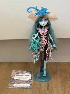 Monster High Haunted Student Spirits Vandala Doubloons con borsa, diario e supporto - Foto 1 di 13