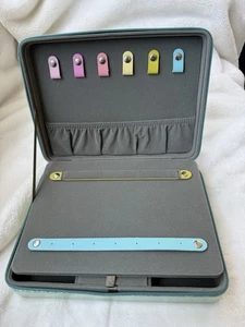 NUEVO $49 Nordstrom Cuadrado Cremallera Alrededor Caja de Viaje Estuche Organizador Luz Aqua - Imagen 1 de 14