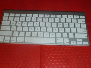Apple A1314 Magic Wireless Keyboard with Incase Origami Workstation Case - Picture 1 of 4