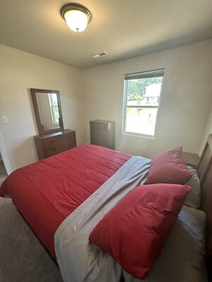 Juego de dormitorio tamaño queen usado Foto 1 de 4