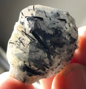 Muestra de cuarzo con cristal de turmalina 10,4 g Pakistán piedra preciosa mineral natural - Imagen 1 de 7