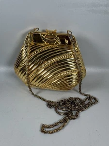 Borsa da sera vintage anni 60 conchiglia in metallo dorato pochette metà secolo - Foto 1 di 12