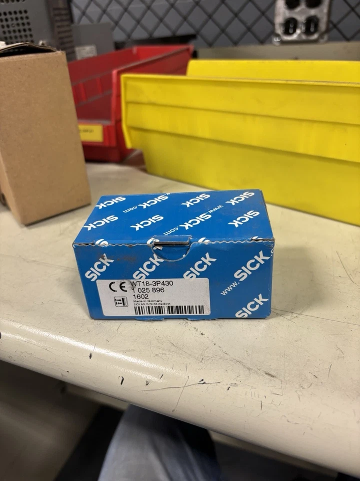 New SICK WT18-3P430 1025896 photoelectric switch sensor - Image 1 of 2