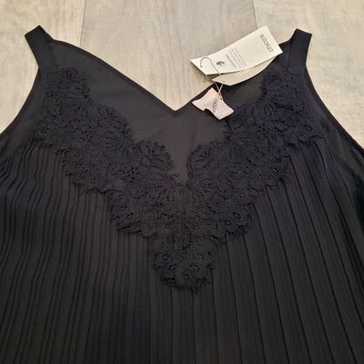 Camiseta sin mangas Chico's 2 (12/14) negra convertible plisada de encaje forrada cuello en V nueva con etiquetas Foto 1 de 4