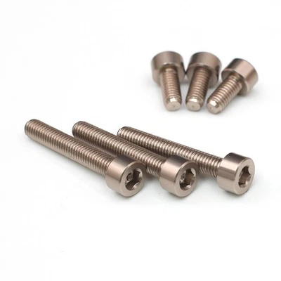 Tornillos de titanio para tapa de combustible CNC para Triumph Daytona T595 todos los años Foto 1 de 4