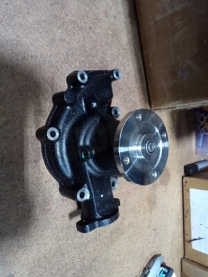 水泵 AAWZ469 适合 NISSAN UD 1800HD 6.9L 1995 - 2004 美国 — 第 1/4 张图片