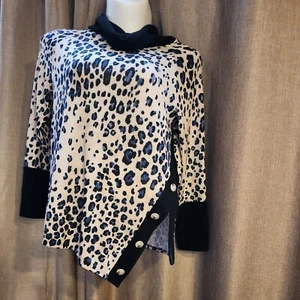 White Birch Wm's Top Size XL Blue leopard Long Sleeve Button Slit Side 5107 - Picture 1 of 7
