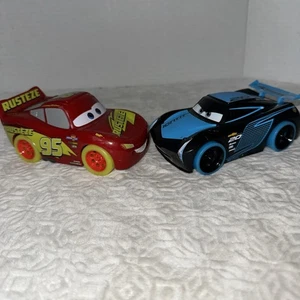 Disney Pixar Cars Track Talkers Glow Racers confezione da 2 pezzi - Lightning McQueen & Jackson Storm - Foto 1 di 7