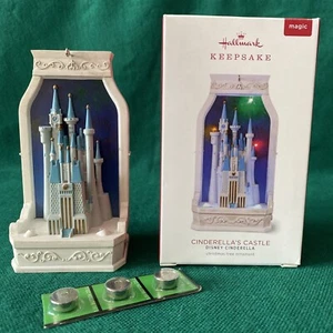 Hallmark Disney Cinderella’s Castle 2018 REPAINT- Artist SIGNED - LIGHT & SOUND - Picture 1 of 8