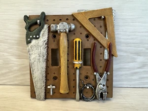 Handyman Doppio Interruttore Piastra da Parete Utensili Martello Seghetto - Foto 1 di 7