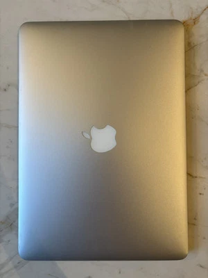  Apple MacBook Air 13,3 Zoll i5 von Mitte 2013, 4GB RAM, 256 GB SSD, Silber - Bild 1 von 4
