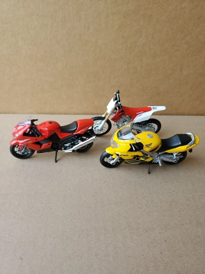 Lote de motocicletas diecast Maisto 1:18 Honda Kawasaki ZX-14 y Honda CBR moto deportiva Foto 1 de 4