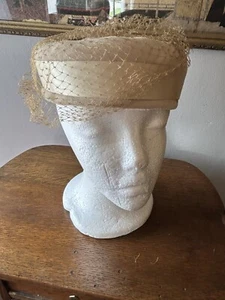VTG Cream Velvet fascinator Ring hat accent Ribbon Netting 1950's - Picture 1 of 9