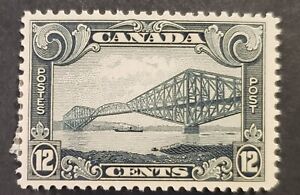 Timbres Canada comme neuf : #156 12c gris pont Québec VF MH