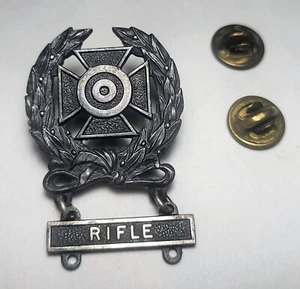 Original WW2 U.S. Army Badge - Expert w/ Rifle Bar Sterling & 1/20 Sterling - Picture 1 of 3