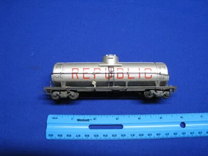 HO Scale Mantua Republic Tank Car - Freight Train - Picture 1 of 4