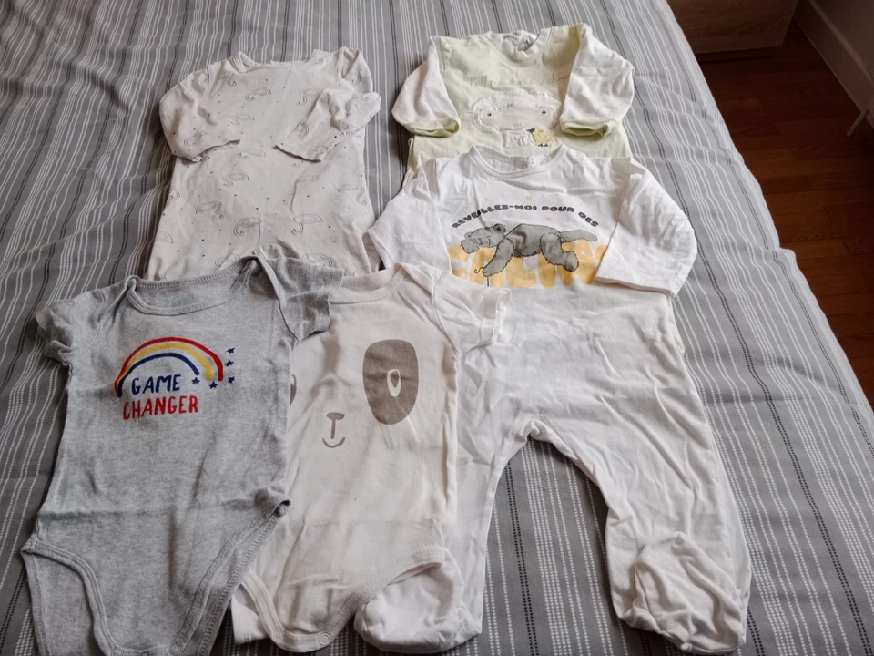 lot de vêtements taille 12 mois          BON ETAT - Photo 1/1