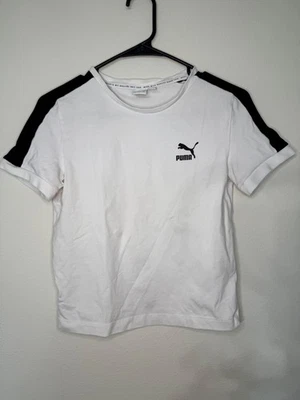 Camiseta PUMA Logo Clásica T7 Cuello Redondo Manga Corta Mujer Blanca Informal Prendas para el torso  Foto 1 de 4