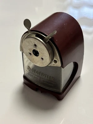 Alte STAEDTLER Bleistiftspitzmaschine Nr. 50120  60er Jahre aus Bakelit - Bild 1 von 4