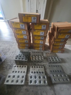 Ilsco T4A4-600N Lugs - Image 1 of 4