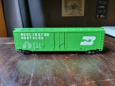 Vintage HO Scale BN Burlington Northern Green Box Car - Image 1 of 4
