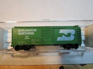 N - Atlas 3407 - 40' P/D Boxcar, Burlington Northern BN 189784    LN  w/M-M cpl - Picture 1 of 2