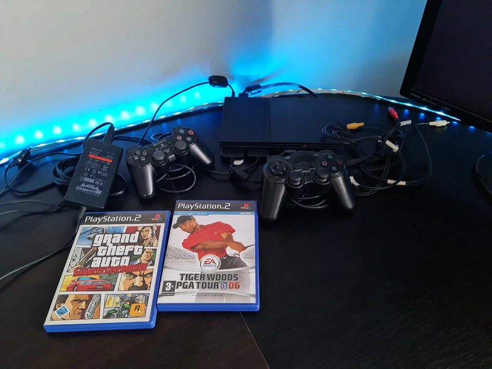 PlayStation 2 PAL - 2 Controllers - No memory cards (Games sold) *READ* - Image 1 of 4