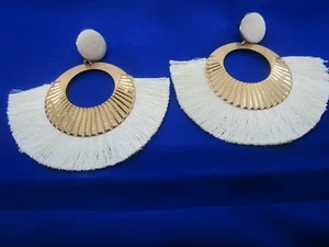 NWOT Ladies Tassel  Statement Earrings~Ecru White Gold Tone - Picture 1 of 5